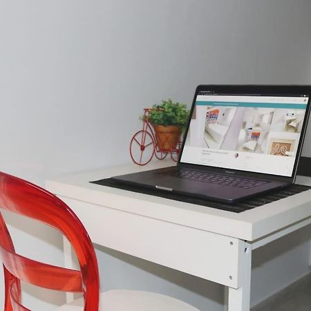2 Bedrooms Apartment Close To Metro Dafni In Atina Dış mekan fotoğraf