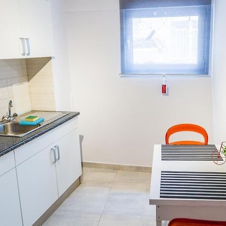 2 Bedrooms Apartment Close To Metro Dafni In Atina Dış mekan fotoğraf