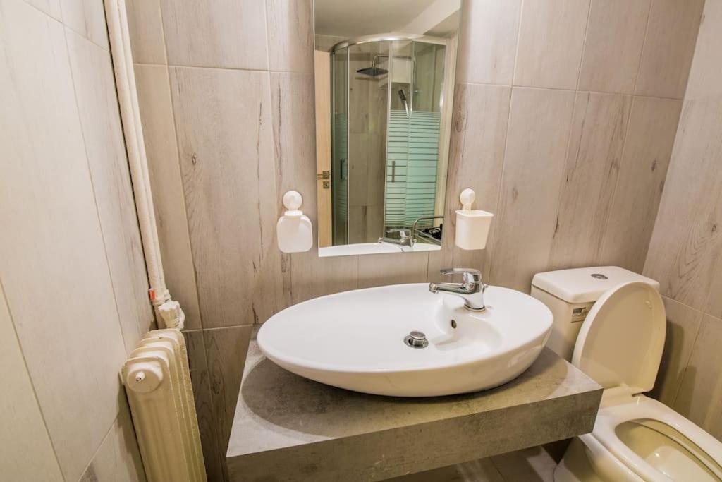 2 Bedrooms Apartment Close To Metro Dafni In Atina Dış mekan fotoğraf