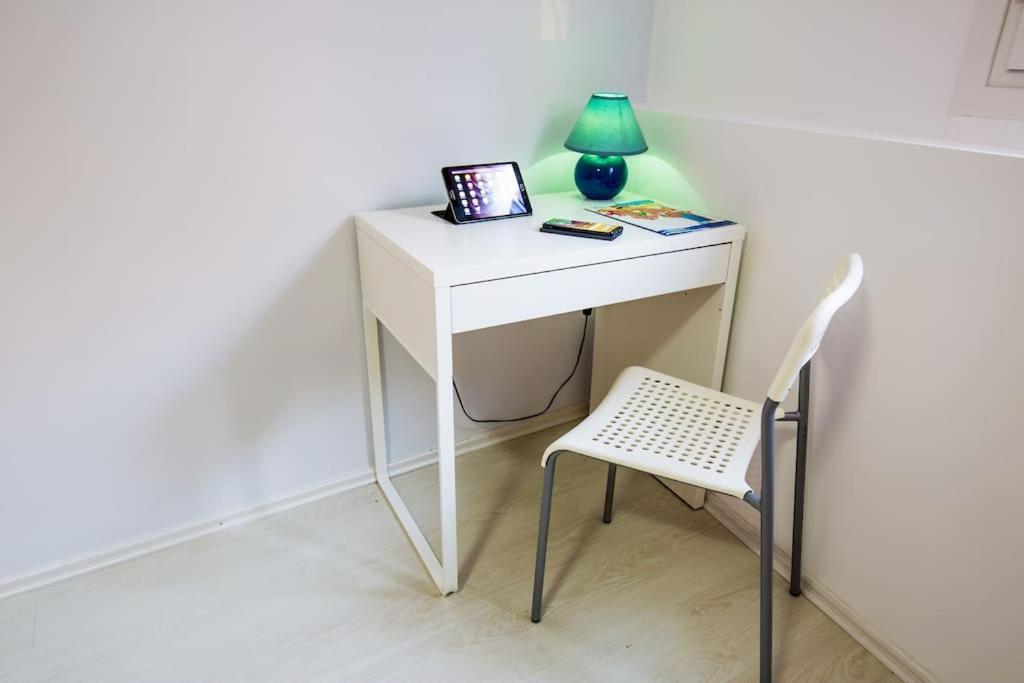 2 Bedrooms Apartment Close To Metro Dafni In Atina Dış mekan fotoğraf