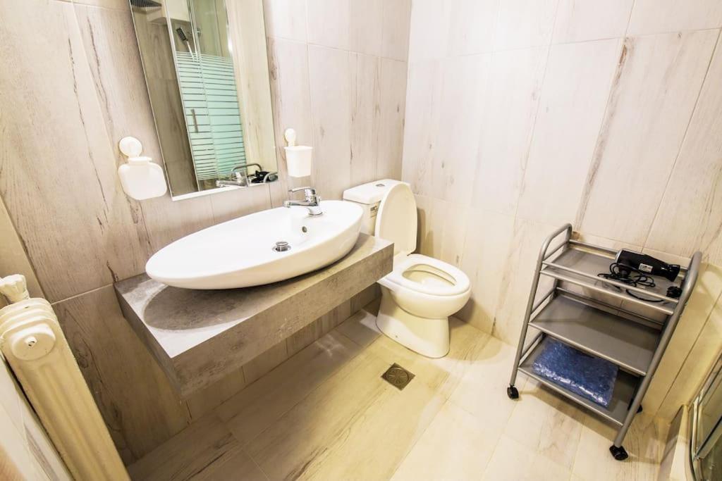 2 Bedrooms Apartment Close To Metro Dafni In Atina Dış mekan fotoğraf