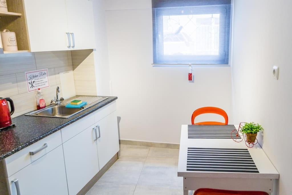 2 Bedrooms Apartment Close To Metro Dafni In Atina Dış mekan fotoğraf