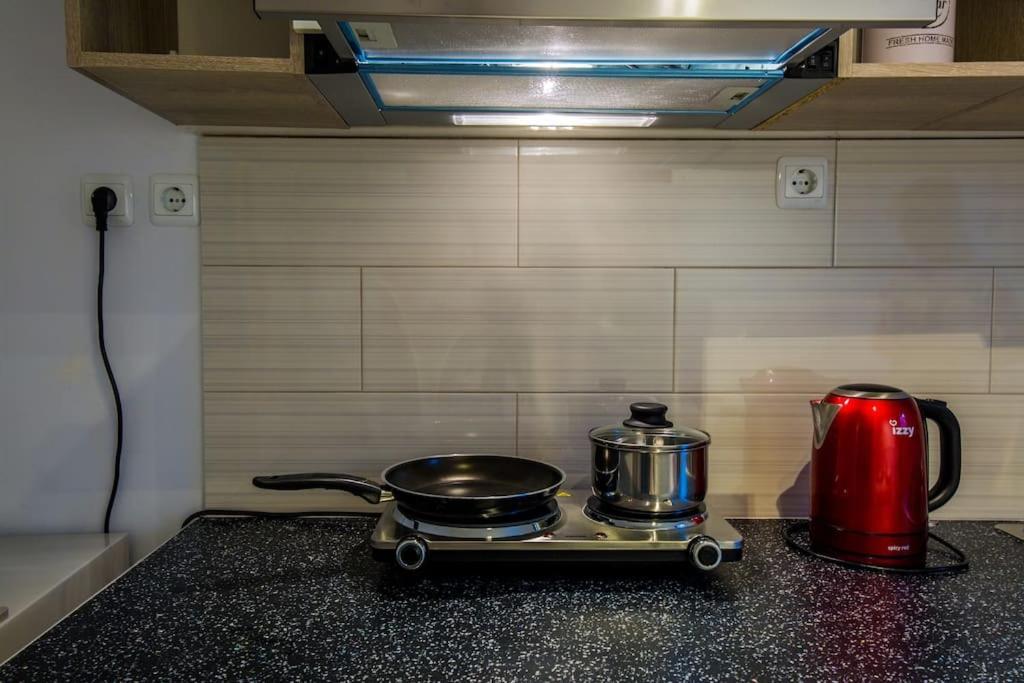 2 Bedrooms Apartment Close To Metro Dafni In Atina Dış mekan fotoğraf